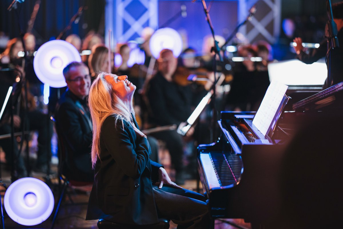 We loved being part of this! 📸 #BTS with footballer @leahcwilliamson, the BBC CO and our Associate Leader, Charles Mutter @charles205. Charles mentored Leah in piano ahead of her debut with us at Maida Vale Studios 🎹 Check out her incredible journey and performance of Shania…