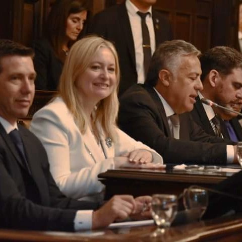 ecampos_mza's tweet photo. Participamos del acto de toma de juramento y cambio de mando del gobierno provincial. Una #NuevaEtapa plena de desafíos y oportunidades para #Mendoza.
Reafirmamos nuestro compromiso de trabajar junto a @alfredocornejo y @hebesil, colaborando desde #Tunuyán en lo necesario. 🤝 https://t.co/tlsTSUonUP