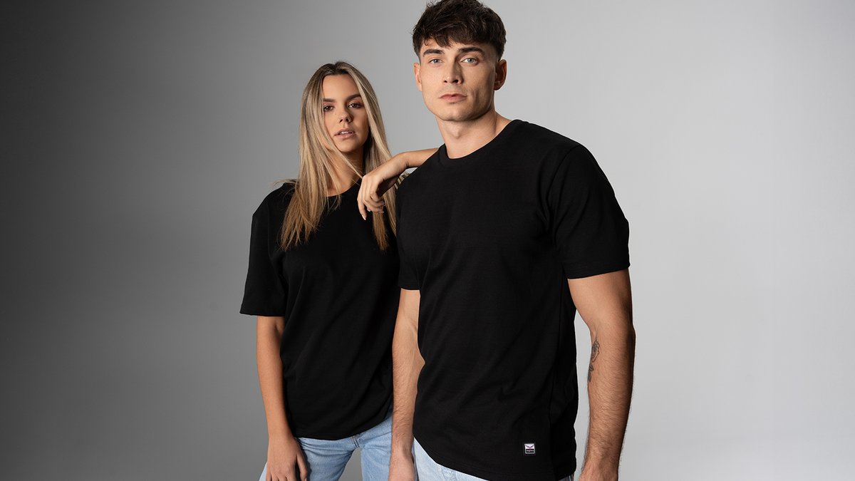 Shirt aus 100% recycelter Baumwolle!
Klar, recycelte Shirts sind nichts Neues. Das Problem bei recycelten Produkten ist aber, dass das Material zu dünn ist. Daher werden andere Fasern ergänzt. Wir garantieren Qualität OHNE Fasermischung! 💪 bit.ly/3tbHa0s