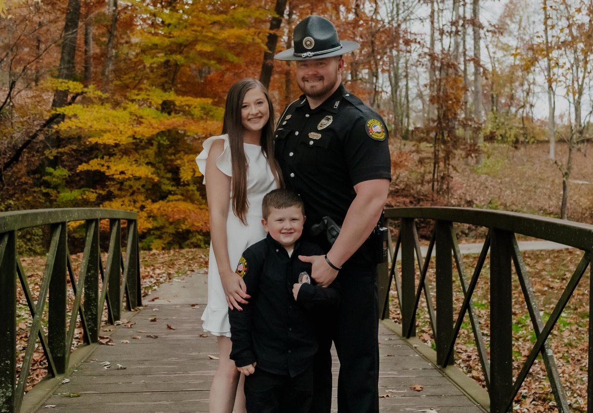 Tunnel2Towers's tweet photo. Tunnel to Towers is honored to announce it has paid off the mortgages held on the family homes of two fallen first responders in Kentucky: London Police Officer Logan Medlock and Prestonsburg Police Officer and K9 Handler Jacob Russell Chaffins. 💙🇺🇸 https://t.co/HLLHyFyVWm