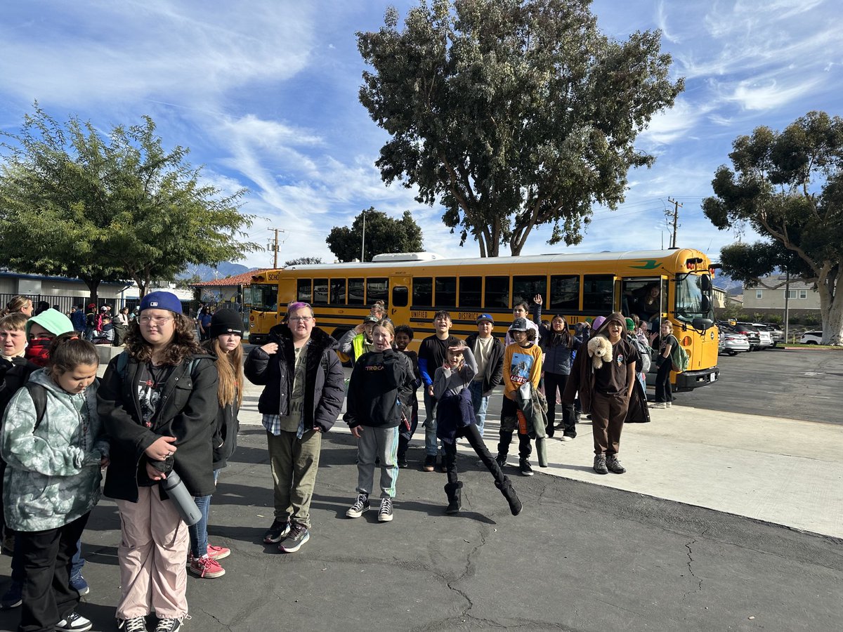 #craftoncougars fifth graders board the bus for science camp #greatoutdoors #thisisRUSD
