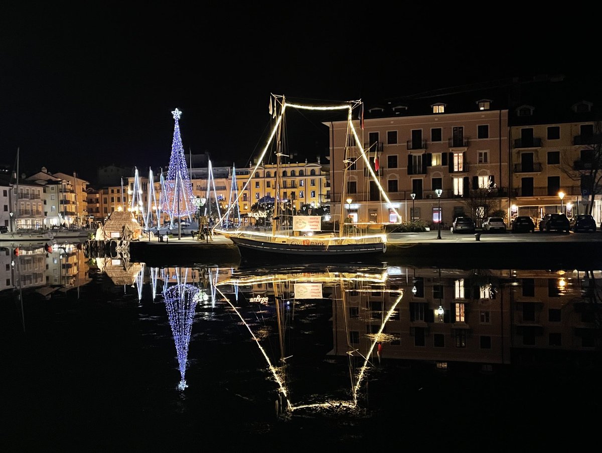 Giochi di luci #Grado Viale e porto