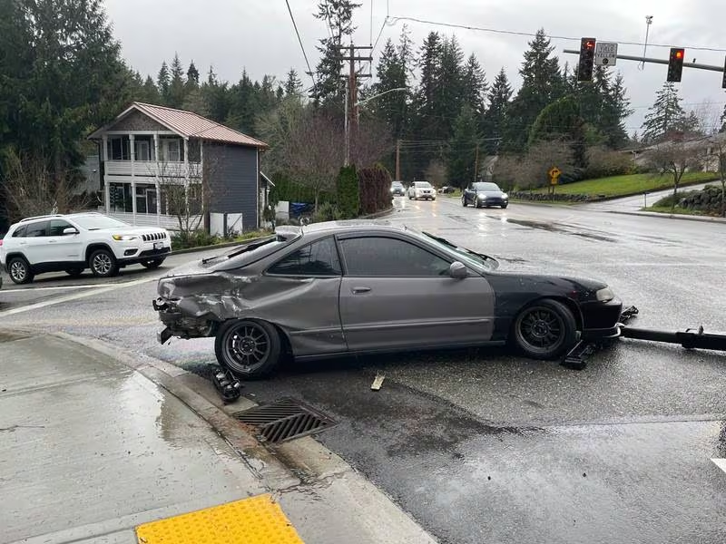 A murder suspect wanted in Kitsap County was arrested Saturday after a pursuit and crash, according to the Jefferson County Sheriff’s Office. kiro7.com/news/local/kit…