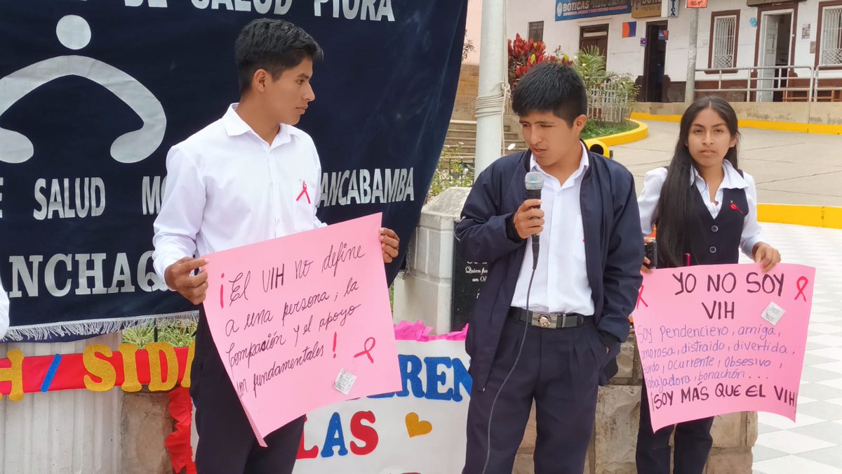 CIPCAPIURAPERU's tweet image. 𝐏𝐫𝐞𝐯𝐢𝐞𝐧𝐞 𝐞𝐥 𝐕𝐈𝐇-𝐒𝐈𝐃𝐀 ¡𝐏𝐫𝐨𝐭𝐞́𝐠𝐞𝐭𝐞 𝐲𝐚❗ 
✅La población de Canchaque participaron de una feria informativa para conocer más sobre el VIH-SIDA. El personal de obstetricia promocionó una sexualidad responsable y plena.  
Lee más: shorturl.at/yGIM3