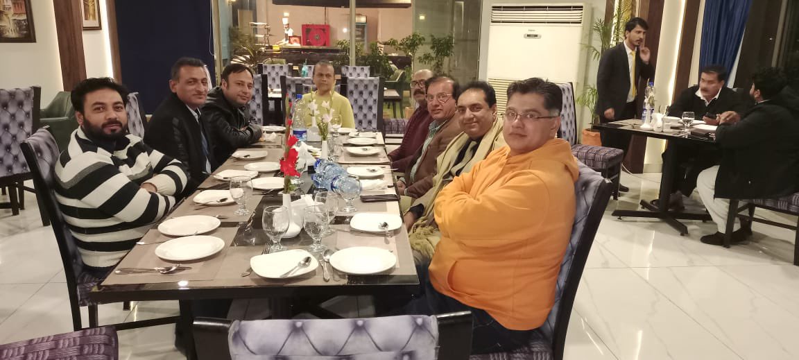 syedbilaln12518's tweet image. During show rehearsal Sada Hon Apney Pyar Ke....

#PTVHomeOfficial,#syedbilalnaqvi,#PTVHOME,#followers,#PTV,#amjadshah,#murtazasolangi,#drfarooqhaider