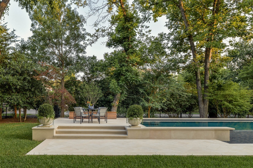 bonicklandscape's tweet image. 🥇AWARD-WINNING POOLS
At Bonick, not only do we design your pool, but we determine how it will interact with your entire outdoor space and we maintain everything we build. Learn more: bonicklandscaping.com/services/dalla… #dallaspools #sustainability #pooldesign #poolbuilder