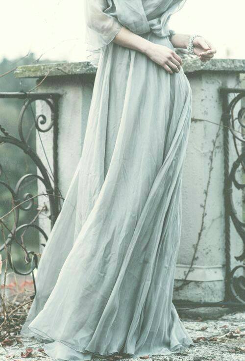 Oysa nasıl da özledimdi o sular gibi sesini senin.
Oysa diyecektim ki;
Nasılsın iki gözüm,
Nasılsın ruhum benim?..

    Hasan Hüseyin Korkmazgil