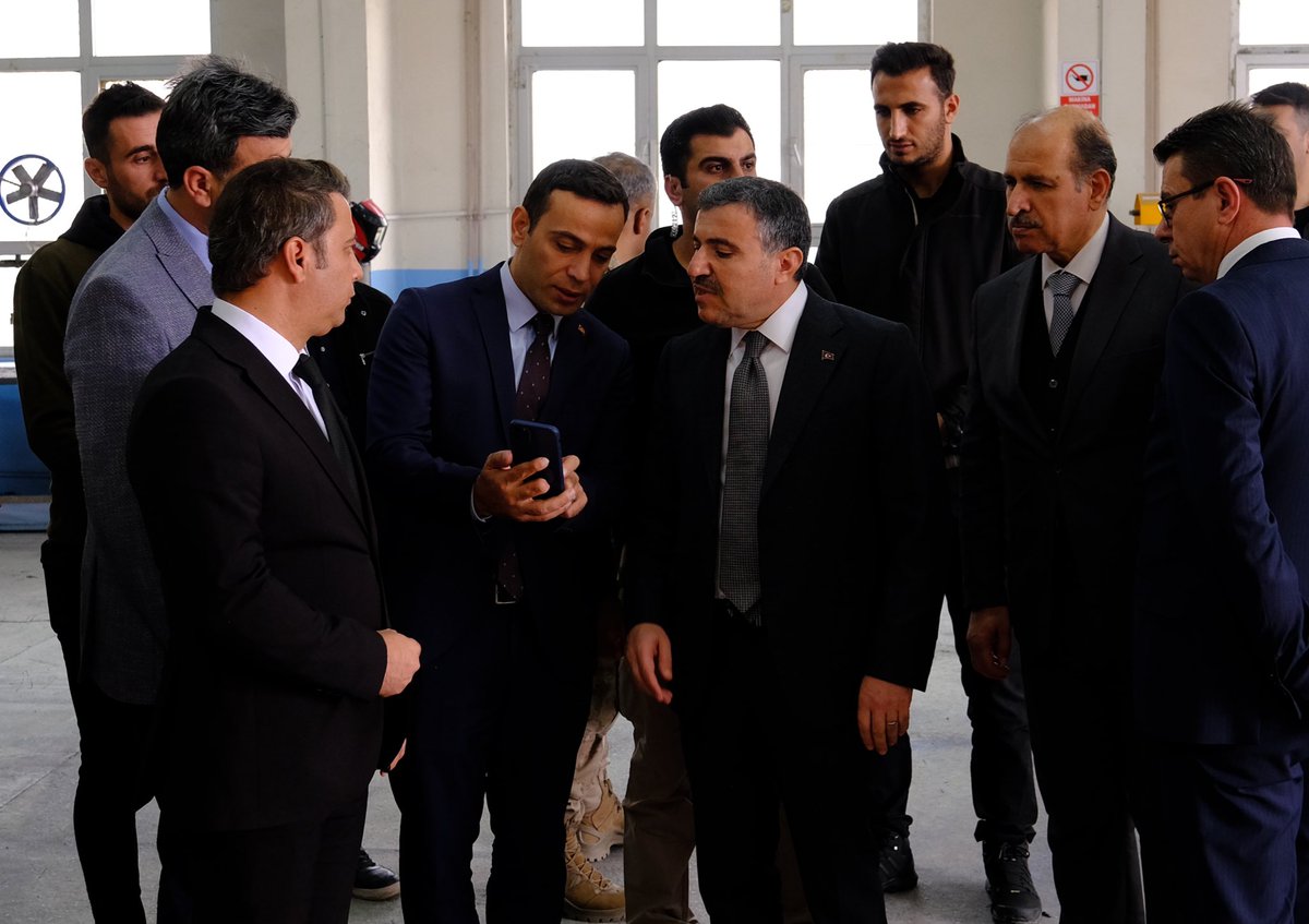 📍Silopi

Valimiz Sayın Cevdet Atay,

Silopi Kaymakamı Cihat Koç ve İl Milli Eğitim Müdürü İzzettin Aydın ile birlikte,

Silopi Mesleki ve Teknik Anadolu Lisesi Mobilya ve İç Mekan Tasarım Atölyesini ziyaret ederek incelemelerde bulundu. 

▪️<a href="/Cevdet_Atay/">Cevdet Atay</a>