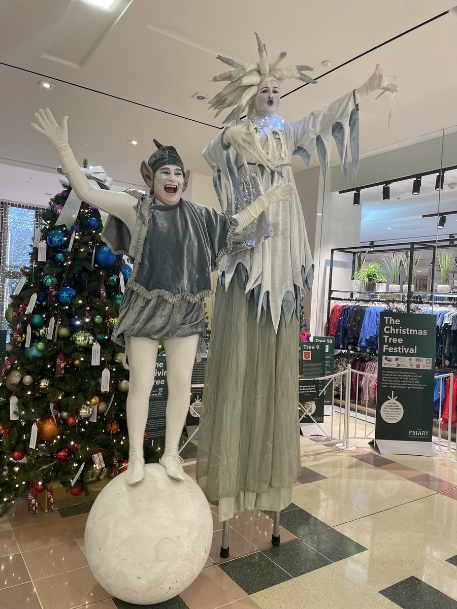 The Snow Queen and Snowflake her snowball walking Ice Elf bringing Winter magic to the lovely shoppers of Guildford #TheFriaryGuildford @ace_southeast @scarlettent