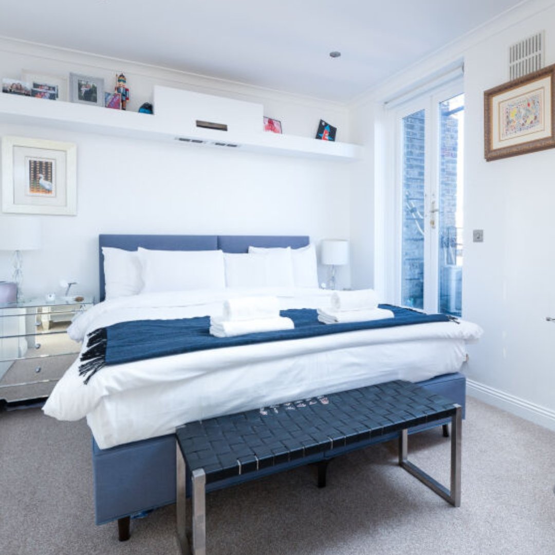 We love how this home has added just a splash of colour 🎨 😍

Can you spot all the finishing touches that make this place special? 👉

Book your next stay with UnderTheDoormat and see what makes our homes so special.

#shorttermlet #airbnb #vacationrental #interiordesign #london