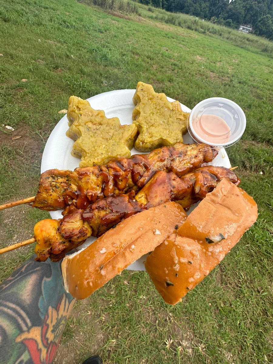Pinchos y mofongo en forma de arbolito de navidad. No pido nada más.