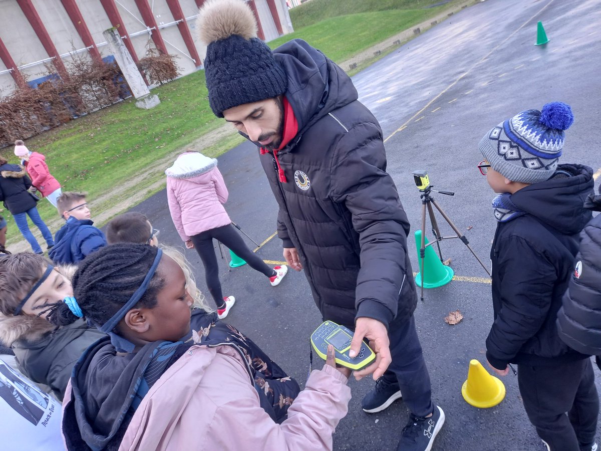 Flamme académique As Dr Roux 
12 activités différentes pratiquées lors de la passation.
Invitation de la Maternelle.
Présence <a href="/ArnaudRobinet/">Arnaud Robinet</a> <a href="/BlanchardRaphaL/">Raphaël Blanchard</a> <a href="/EFSRAthletisme/">Entente Family Stade Reims Athlétisme</a> IEN Reims Sud Est
<a href="/usepmarne/">usep marne</a> <a href="/usepnationale/">USEP nationale</a> <a href="/laligue51/">Ligue de l'Enseignement Marne</a> <a href="/AcReims/">Académie de Reims</a>