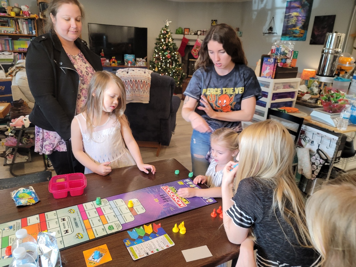 gadg3tgirlgames's tweet photo. Our #MonopolyKnockout #Tryazon Game Day was so much fun! Our friends came over to play and we got to try out a new game! Even though the box says the game is for ages 8 and up, it can be played in teams, which is perfect when you have a blend of littles and bigs! https://t.co/HVloBGGWlB