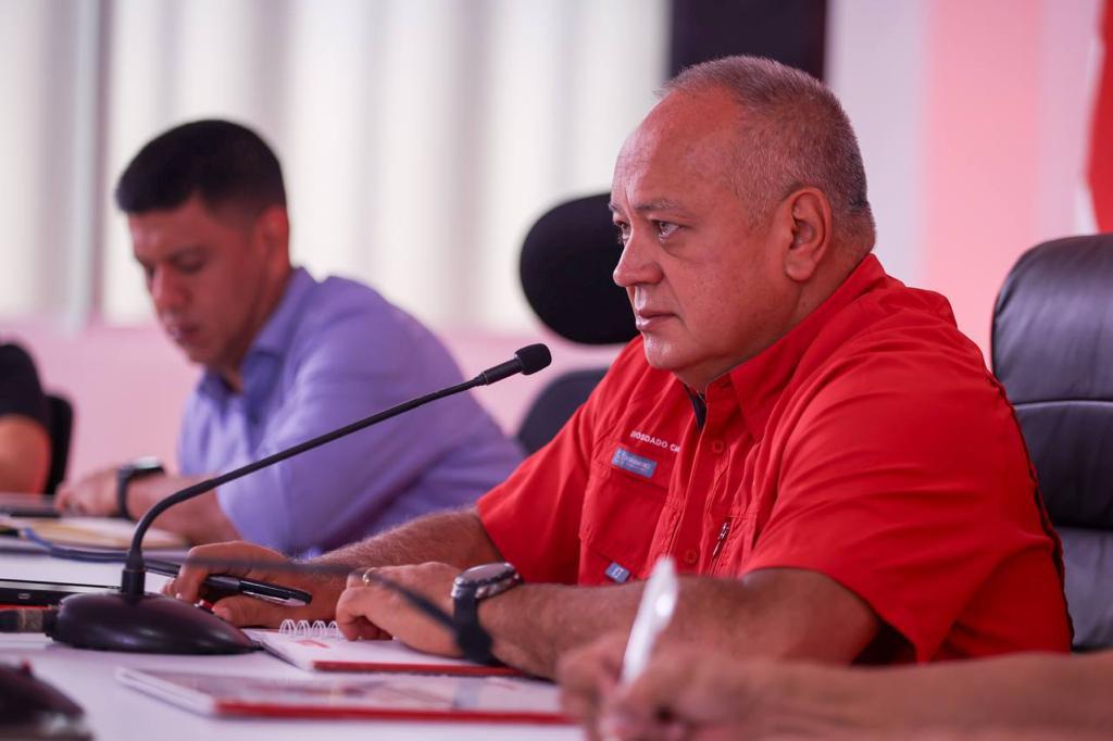 Diosdado Cabello reconoció el esfuerzo del PSUV y JPSUV durante el 2023 goo.su/TUozZ #NavidadEnSoberanía