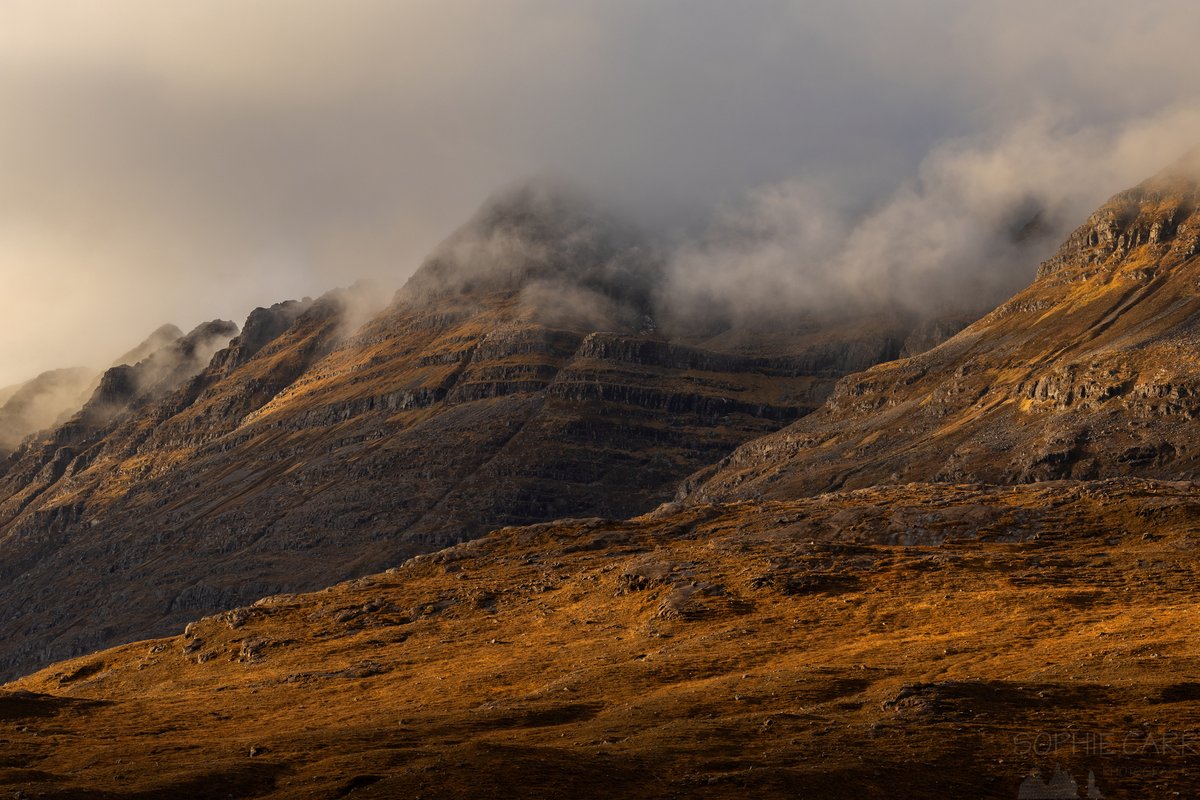 Lovely light on Liathach 🥰🏴󠁧󠁢󠁳󠁣󠁴󠁿

#Scotland #InternationalMountainDay2023