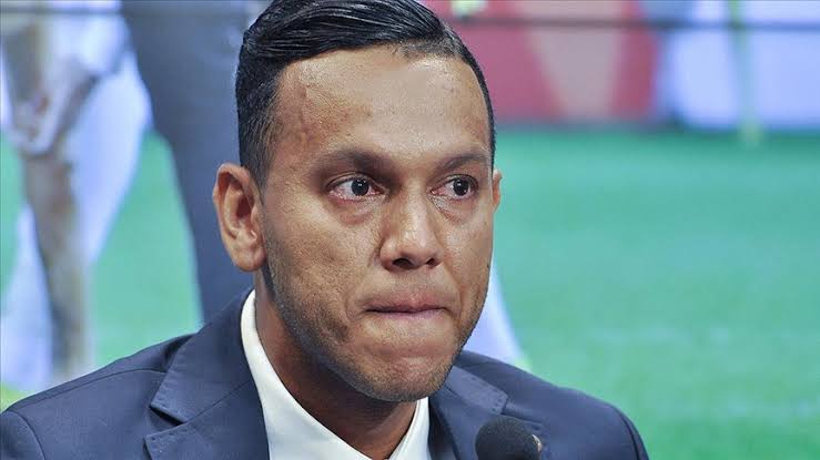 🗣️🎙️Josef de Souza: “Bir oyuncuyu öldürdükleri gün veya en sevdiği şeyi yapmasını engelleyerek sakat bıraktıkları gün, ya da bir hakeme saldırdıkları gün beni hatırlayacaksınız.”

(09.09.2022)