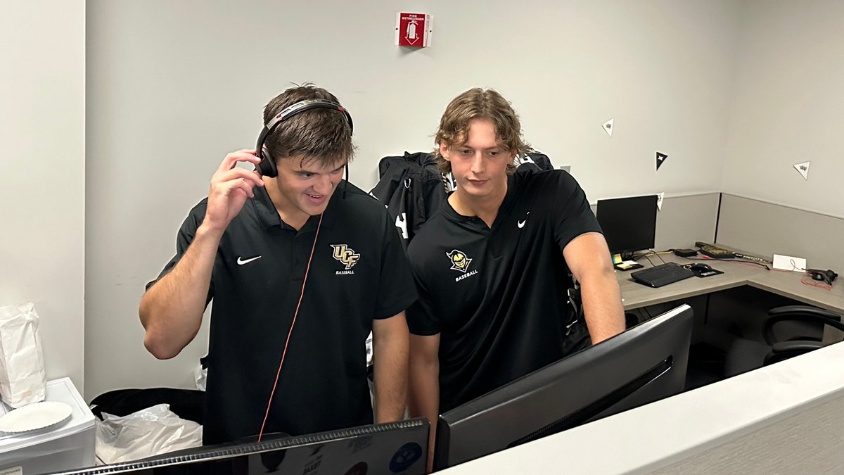 Had the opportunity to stop by the ticket office and make some ☎️ Thanks to all of those who renewed their season tix! Can't wait to get things going in February ⚾ 🎟️ am.ticketmaster.com/ucf/ism/MjRCQV… #ChargeOn⚔️