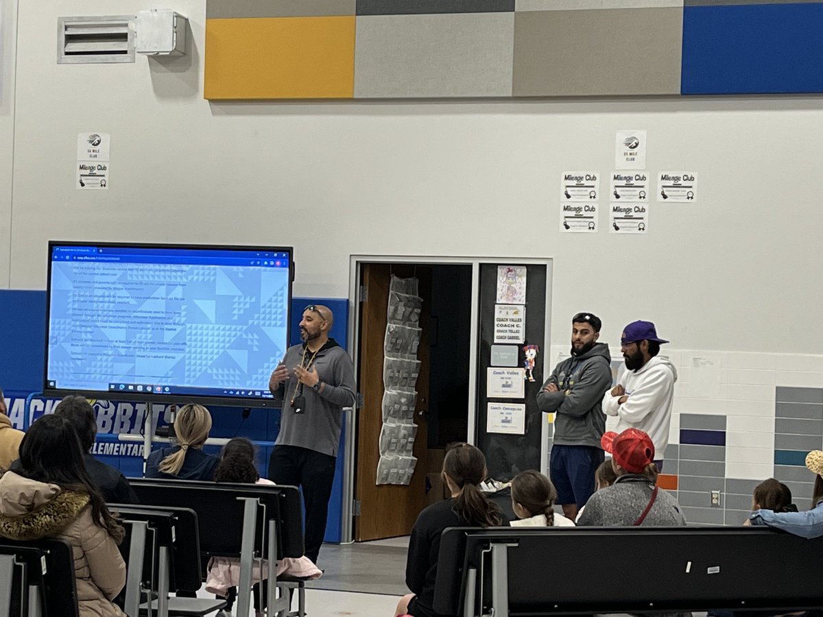 BNarbuth_ES's tweet image. Basketball 4th &amp;amp; 5th Girls and Boys Parent Meeting has a great turnout.  Looking forwards to our season! Go Jacks Go! 🐇💛💙🏀 #VASSP ⁦@Coach_C_11_BNES⁩ ⁦@MRod_BNES⁩ @LOHara_BNES