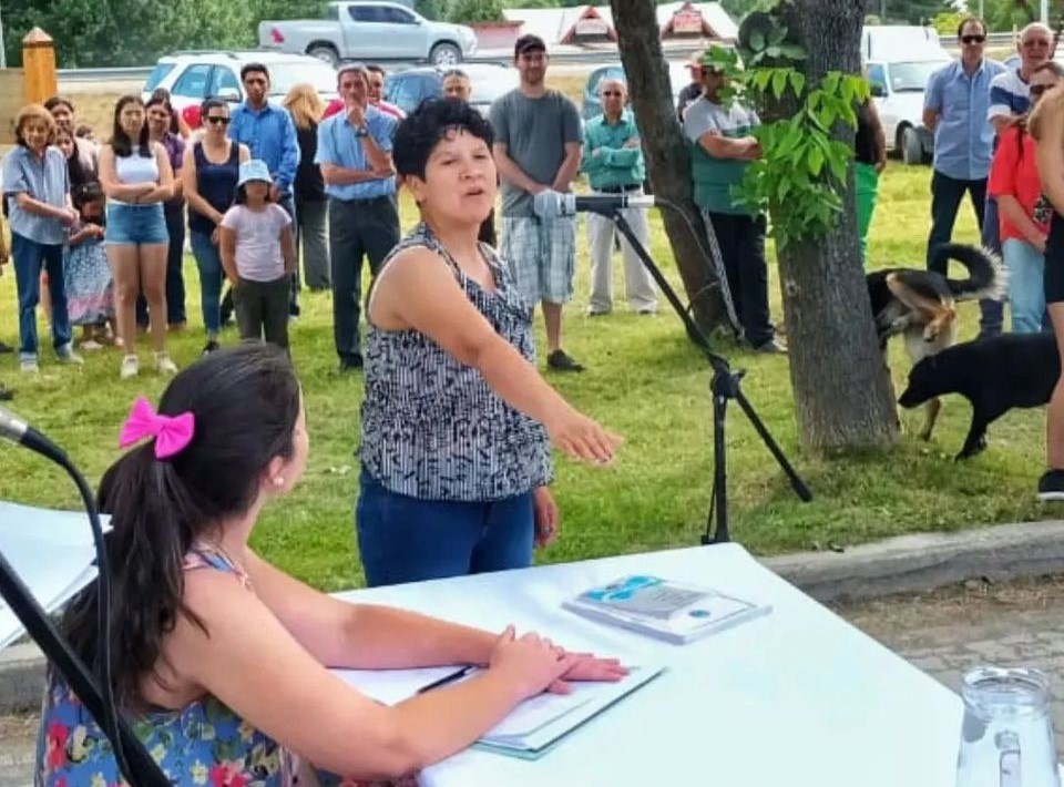 GENChubut's tweet image. La concejal por el Partido GEN, Lorena Mansilla asumió ayer, junto a sus pares, el compromiso de legislar desde una banca en el Concejo Deliberante de El Hoyo. Y puntualizó: “en mí siempre van a encontrar una concejal que escucha, dispuesta a trabajar y acompañar”.