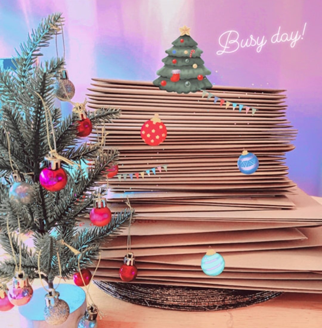 Busy posting out all your Christmas orders this week ❤️

#Christmas #Christmasishere #handmade #handmadechristmas #personalised #Watercolour #handpainted #santa #family #keepsakes