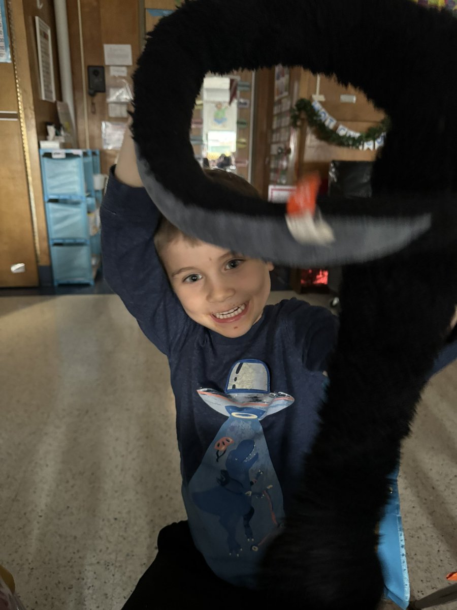 TavaresteachesK's tweet photo. Many friends got to celebrate their accomplishments of achieving their goal by bringing in their favorite stuffed animal! #goalgetters https://t.co/5UXIy0H4iZ