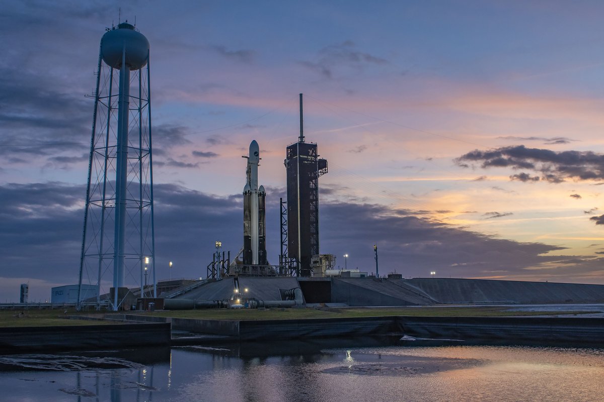 Now targeting 8:24 p.m. ET for tonight’s Falcon Heavy launch of USSF-52. Weather is 85% favorable and the webcast will go live ~15 minutes ahead of liftoff → spacex.com/launches