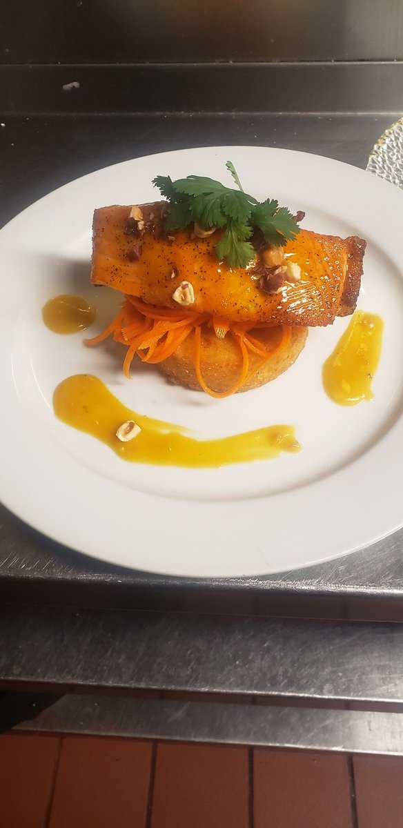 #faroeisland #salmon #Mango #Calabrian #Chile glaze.  Mango #beurreblanc ... #crispy #saffron #risotto cake.  #pickled #carrots