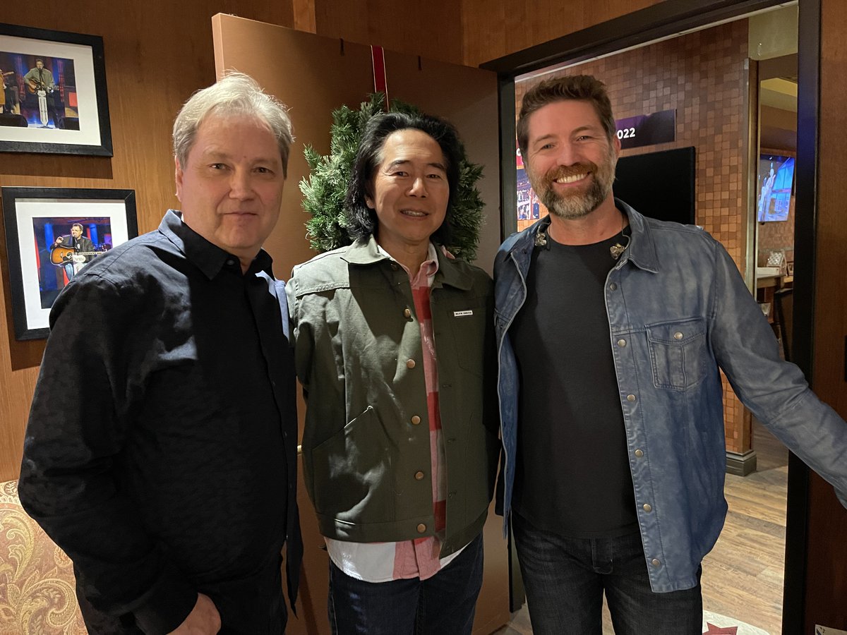 Steve Wariner (@stevewariner) on Twitter photo Hanging out with good pals at the <a href="/opry/">Grand Ole Opry</a>! <a href="/henrychocomedy/">Henry Cho</a> and <a href="/joshturnermusic/">Josh Turner</a>. Gotta watch out for <a href="/RhondaVincent13/">Rhonda Vincent</a>... Sheās around here somewhere! A fun night! Hanging out with good pals at the <a href="/opry/">Grand Ole Opry</a>! <a href="/henrychocomedy/">Henry Cho</a> and <a href="/joshturnermusic/">Josh Turner</a>. Gotta watch out for <a href="/RhondaVincent13/">Rhonda Vincent</a>... Sheās around here somewhere! A fun night!