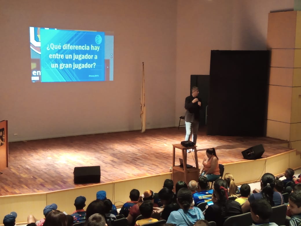 #11Dic | Dirección de Deportes (@ddeportesucv) lleva a cabo la conferencia: ¿Cómo aumentar tu rendimiento deportivo? Psicología del Deporte. La actividad se realiza en el Auditorio Tobías Láser de la Facultad de Ciencias (@Noticienciasucv) #UCV #UCeVista #UCVNoticias