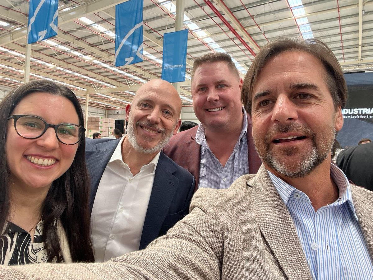 "Felicito a <a href="/PLR5_GrupoRAS/">Parque Industrial Ruta 5 - Grupo RAS</a> y a <a href="/WabtecCorp/">Wabtec Corporation</a> por la inauguración de la semana pasada junto al Presidente <a href="/LuisLacallePou/">Luis Lacalle Pou</a> y por la compra de locomotoras para la nueva línea central de ferrocarril de Uruguay. Esta nueva línea representa el corazón de la transformación industrial de