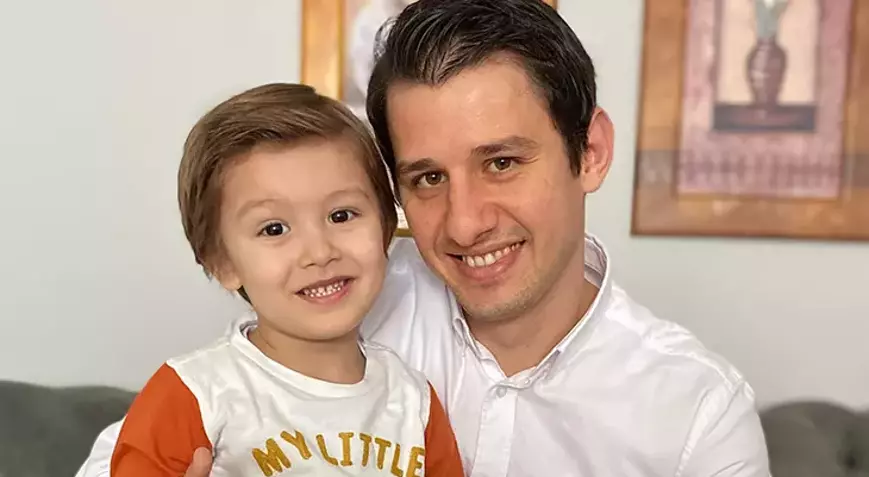 omerekinci's tweet photo. 37 yaşındaki bu genç adam bugün bir spor müsabakasında, tribünde on binlerin, televizyonda milyonların gözünün önünde yumruk yiyip yerde tekmelendi. Yerin dibine batsın dedikleri böyle bir şey olsa gerek, futbol da, sportmenlik de, insanlık da bugün yerin dibine battı. Faruk Koca Ankaragücü'ne de Türk sporuna da kara bir leke bıraktı.