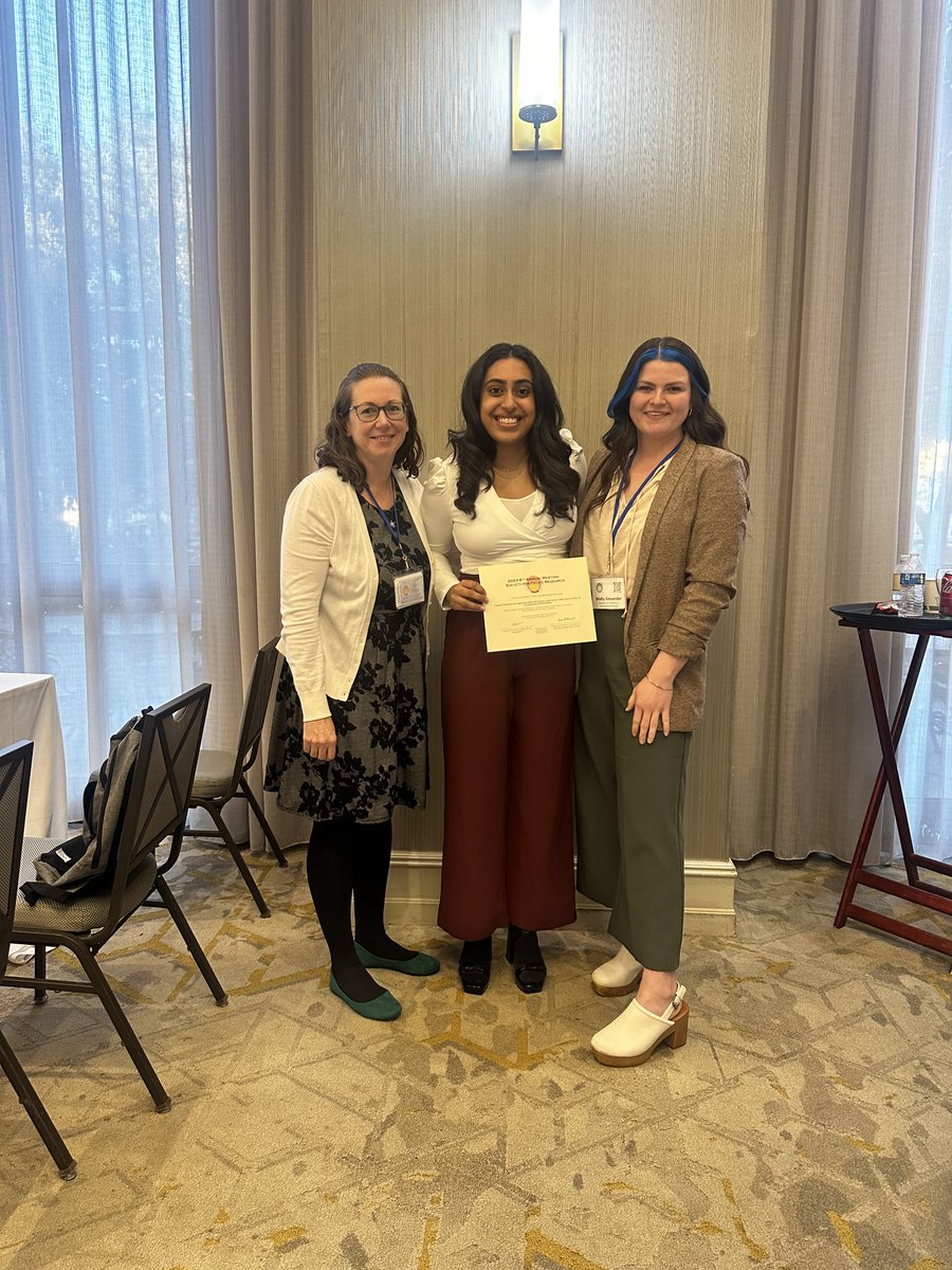 Congrats to <a href="/soumyakamath31/">Soumya Kamath</a> for her Top 10 Best Abstract Award! 🫶 #PelvRes23