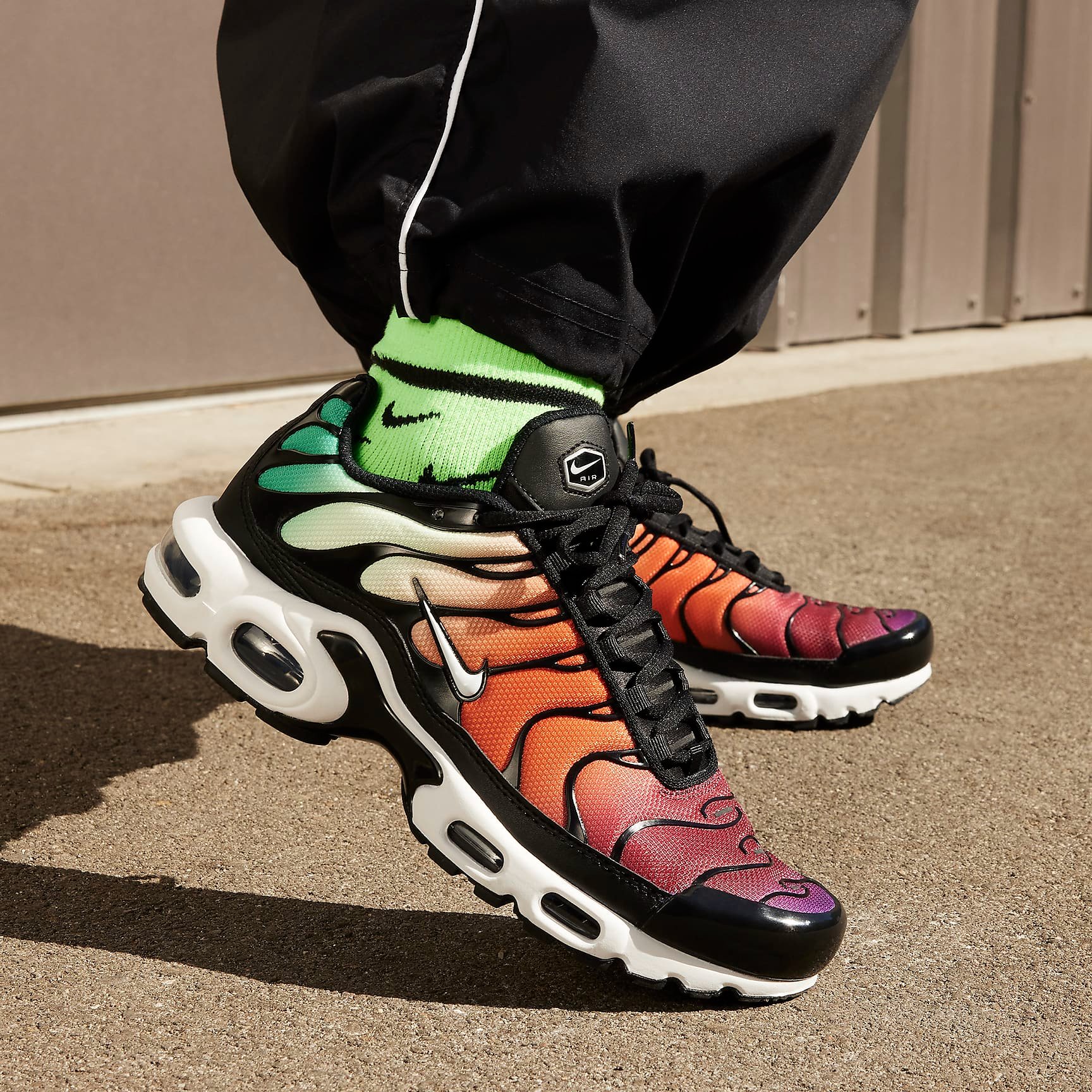 Team red air max plus sale