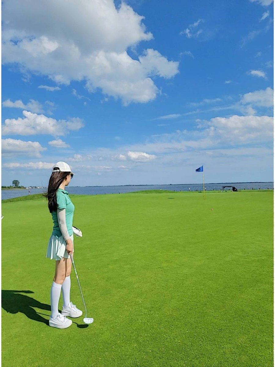 📷
“Golf is a matter of confidence. If you think you cannot do it, there's no chance you will.” ~ Henry Cotton