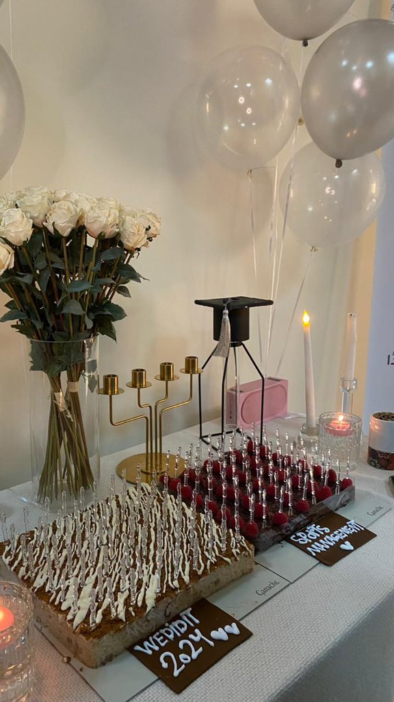 Mon 11 Dec 🎓
سوينا احتفال مبكر بسيط وكان من أمتع الأيام😢💜