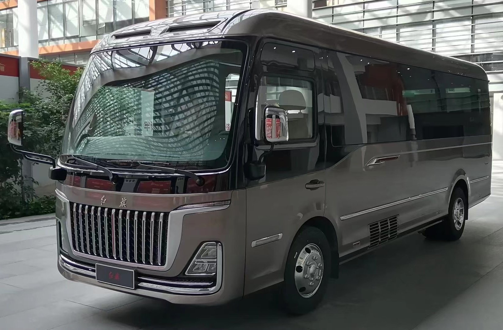 Hongqi avtomobilləri Çində kosmonavtları kosmik gəmilərə çatdıracaq