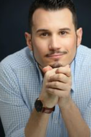 jonluvsmaddy's tweet image. Seasoned Broadway music director, performer and vocal coach @danpmicciche will elevate your audition tape with expert advice. Place your bid now! 32auctions.com/AATE?r=1&amp;amp;t=all #broadway #selftape #vocalcoach @aatenow @playbill @broadwaycom @BroadwayWorld