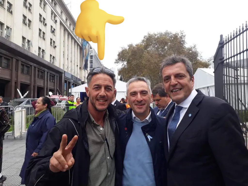 peladodelatv's tweet photo. ¿QUE CONDENA HAY QUE PONERLE AL KIRCHNERISTA QUE ATACO A MILEI? 👇👇 https://t.co/SC2w6g7Rne