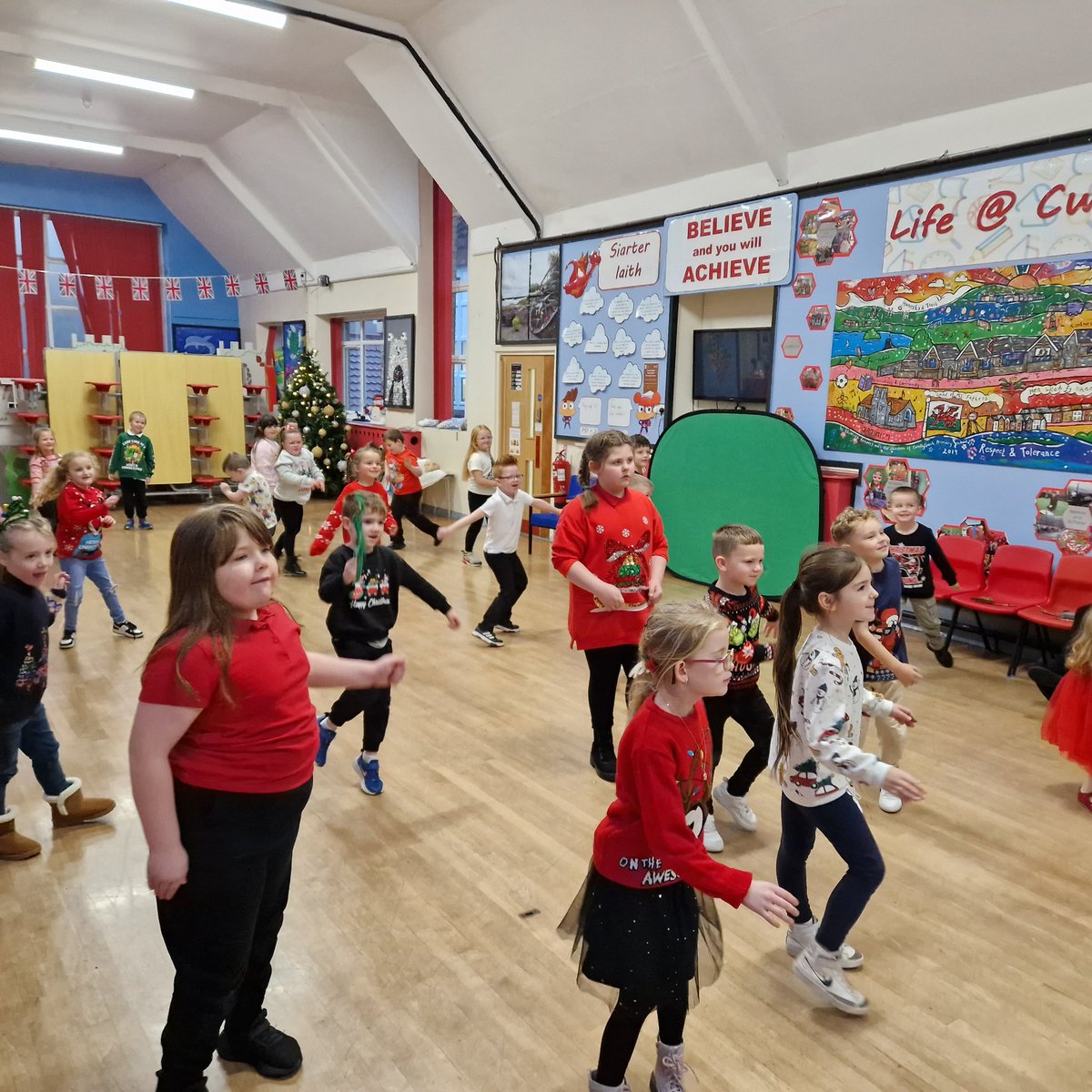 CL_Stars's tweet image. Always love doing Christmas themed workshops 🎅 
Can you believe 2 weeks left until the day?!  🎄 everyone at @CwmclydachPri is on the nice list 😃