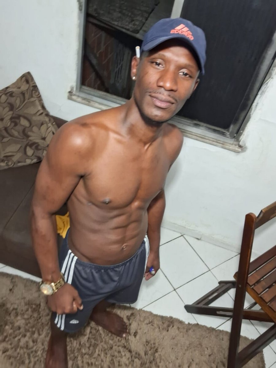 eoo_siva's tweet photo. Preto maconheiro e com tesão quer mais o que po 🔥😏 https://t.co/SwYZS1TxK1