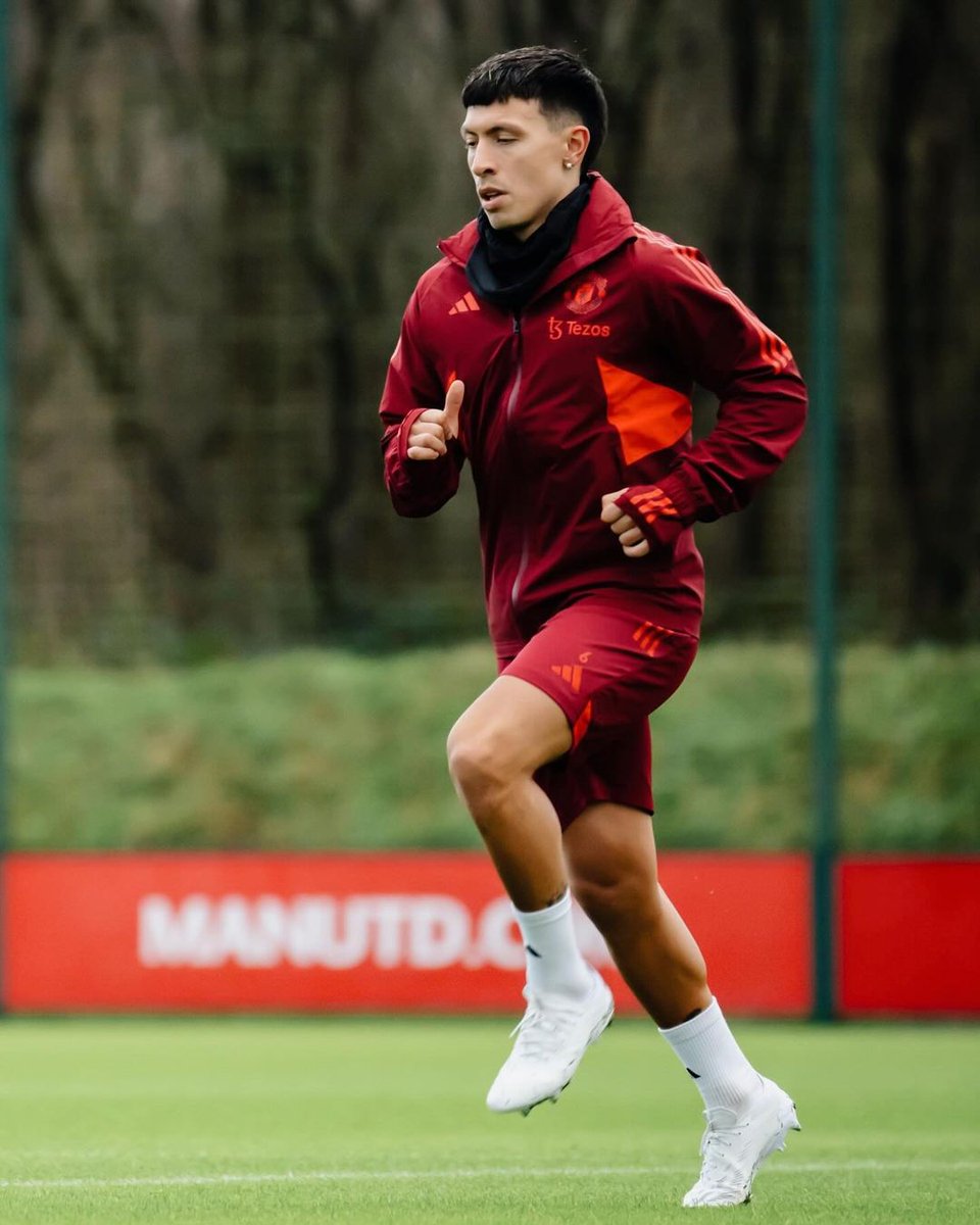 Lisandro Martinez tweet media