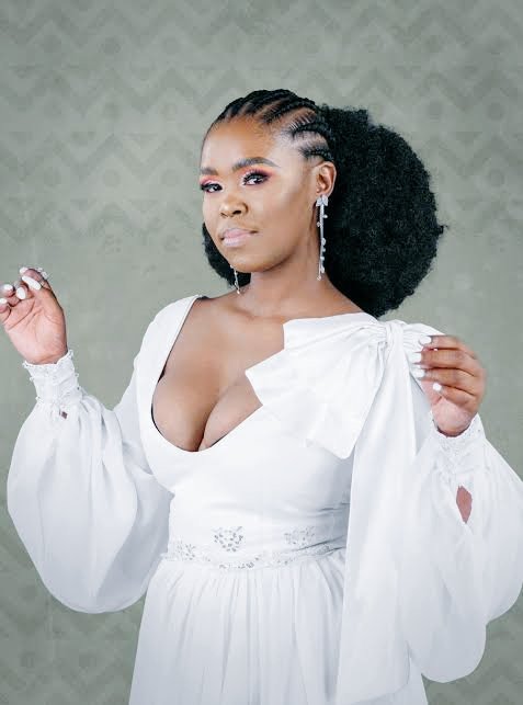 Khanyi_Magubane's tweet photo. #RIPZahara Gone too soon. 💔💔 Keep playing your melody in heaven Bulelwa Mkutukana.  Fly with the angels, this world was never kind to you. The music industry failed you, you were never supposed to struggle like you did. You ARE worth the millions you never enjoyed. So sad.🕊️🕊️ https://t.co/Hl3zdTGypG