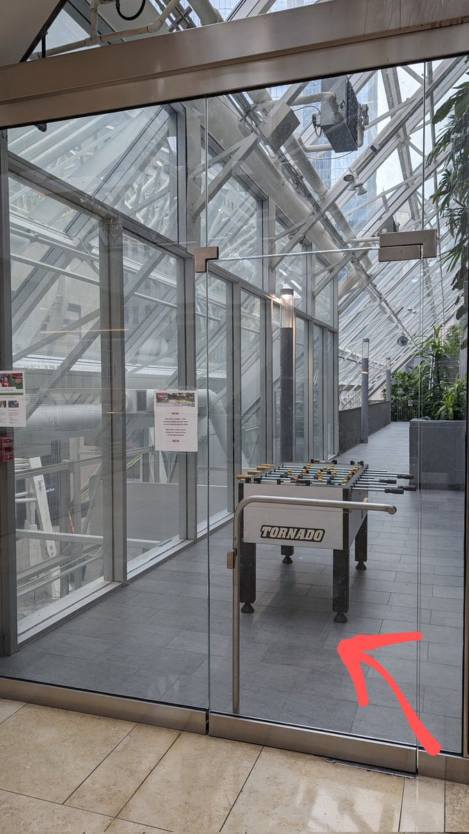 cmcalgary's tweet image. Did you know there&apos;s a foosball table in Devonian Gardens? It&apos;s in an area most people don&apos;t visit. You can access it behind the elevator, on the south side, just above Stephen Avenue (not 7th avenue). 

🧵 #yyc #exploredowntownyyc #calgary