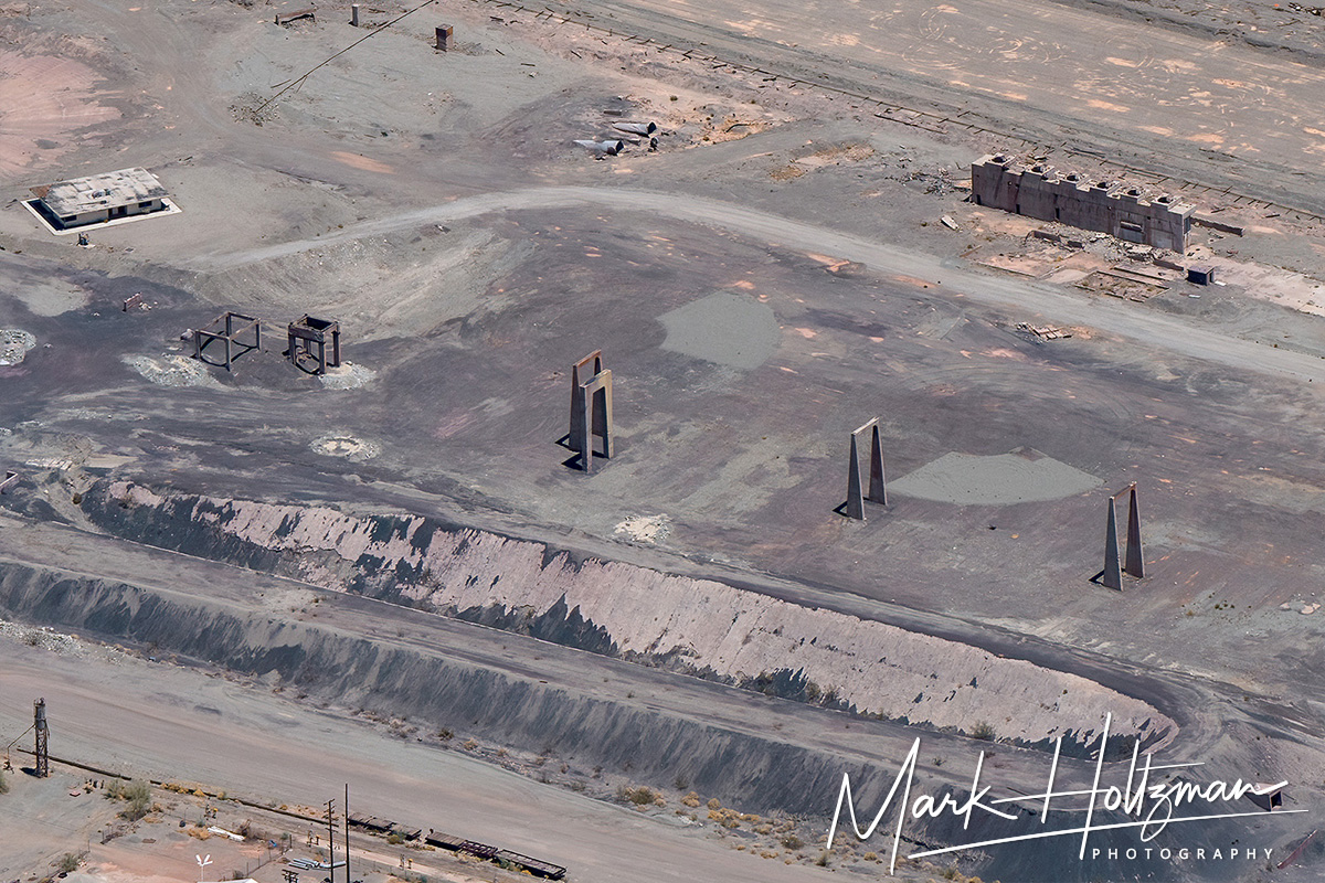 From iron rush to modern ruin. The abandoned remnants of Eagle Mountain iron mine stand frozen in time. #aerialphotography #fromanairplane #pilotview #ghosttown #california @VisitCA #eaglemountain @SonyAlpha #sonya7riv #gmaster