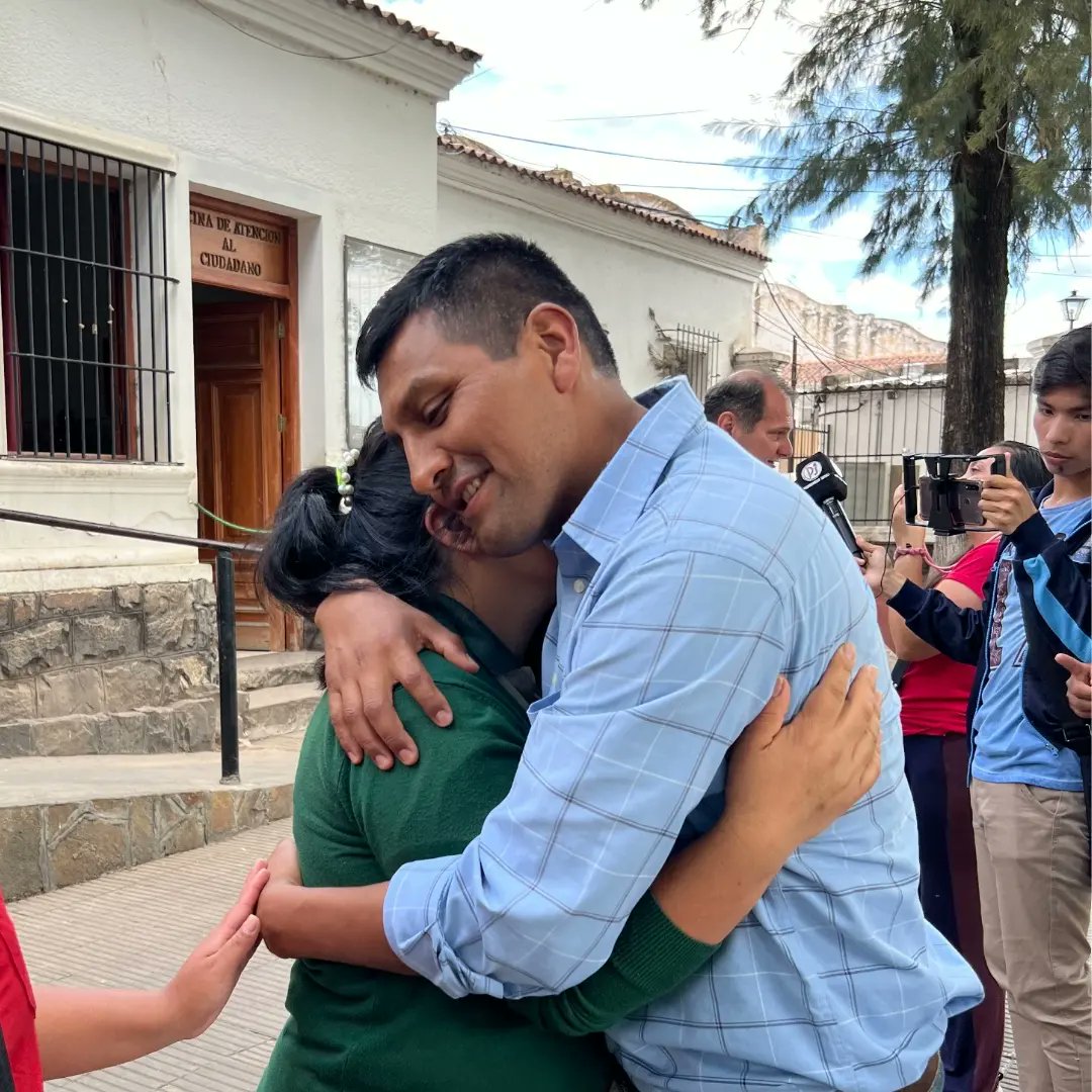 Después de más de 10 años Clemente Vera recuperó su libertad y abrazó a Beatriz, su esposa, hermanos, familiares, su abogado defensor Dr. Humberto Vargas y a Manuel Garrido, presidente de @InProjectAr
