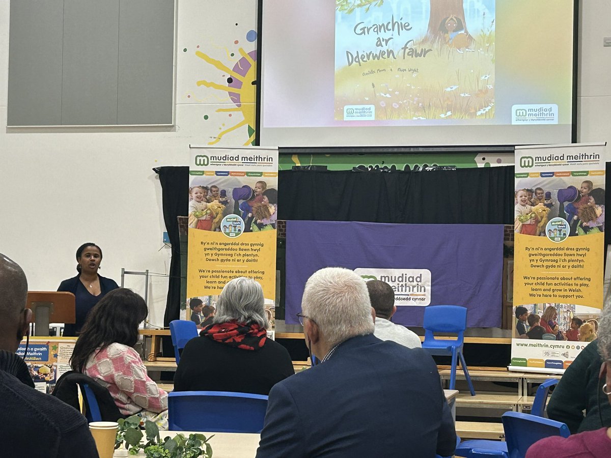 What a privilege to support a parent, Chantelle Moore at the launch of her first children’s book. Granchie a’r Dderwen Fawr is part of @MudiadMeithrin AwDura project. It’s a wonderful book that should be read by all- emotional and heartwarming. Congratulations Mrs Moore 💜💛