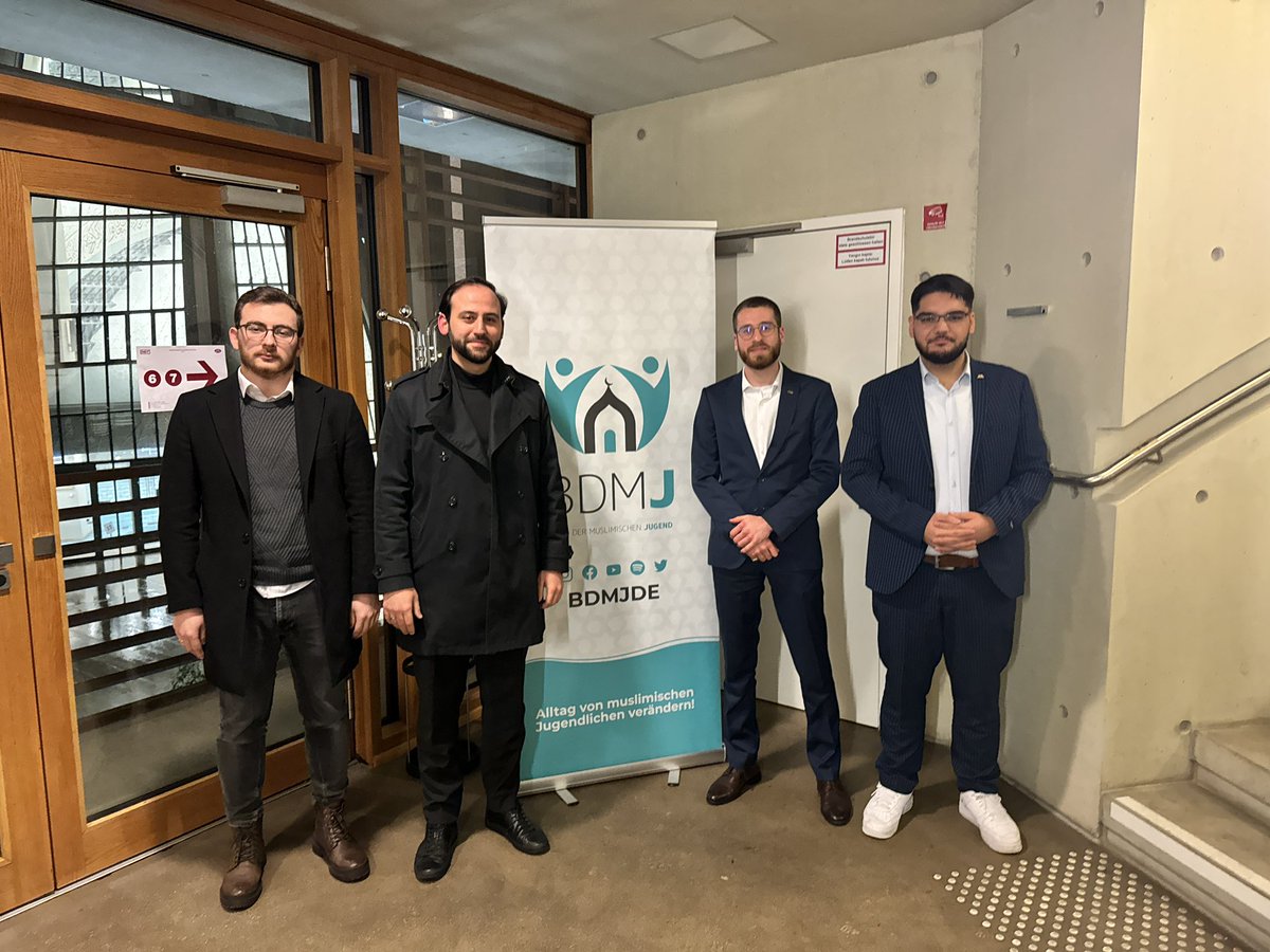 KaFurkan's tweet photo. Bugün Diyanet İşleri Türk İslam Birliği Genel Merkezinde Federal Gençlik Birliği @BDMJ_DE Başkanı Taha Taşkıran bey ve Yardımcısı Furkan Bağlama bey kardeşlerimizle verimli bir görüşme gerçekleştirdik. Misafirperverlikleri ve samimi sohbetleri için kendilerine çok teşekkür ediyorum. Birlik ve beraberliğimiz daim olsun.