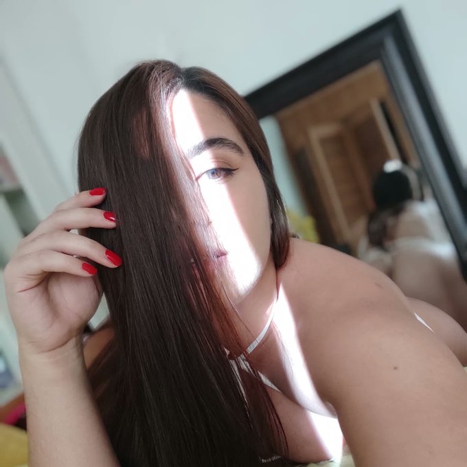 Un espejo suertudo 🥹😸 https://t.co/CuQe4j9CUs