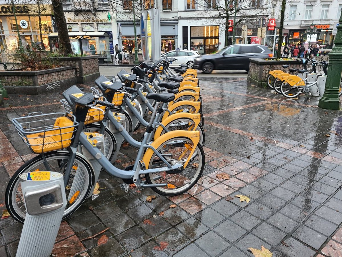 Anche Bruxelles ha il bike sharing pubblico
Come altre città europee, la capitale belga dispone di 360 stazioni e offre i primi 30 minuti gratis. Per i turisti offerte da 1 euro al giorno. Solo a Roma non si può fare
#fotodelgiorno