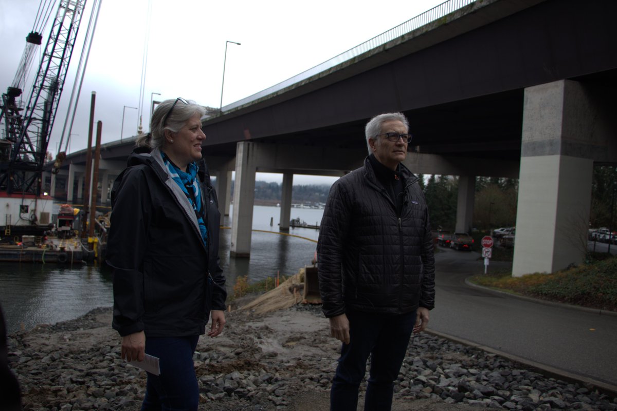 Barges, cranes, divers, 2k feet of pipe: these are parts of a large construction site under Lake Washington. Thank you @kCCClaudia for joining us today to talk about the big investments in wastewater for the people &amp; environment of Puget Sound! Read more: bit.ly/4ado0Ij